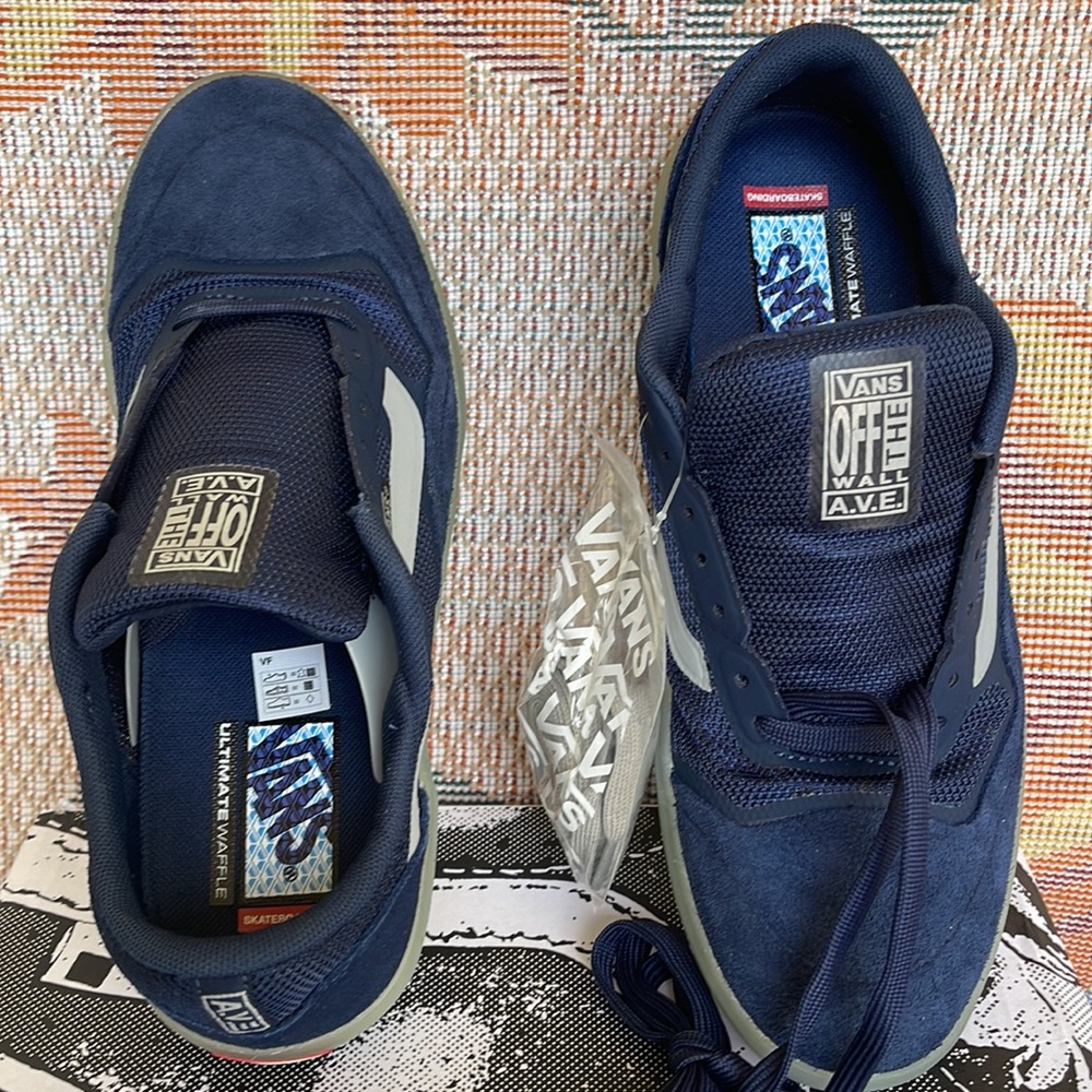 Vans WMNS Ave
Dress Blues/Drizzle
VNOA5JIBWKN
Sneakers - athletic shoes - Picture 13 of 16
